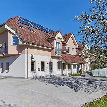 Hostel Delalut Ravne na Koroskem 외부 사진