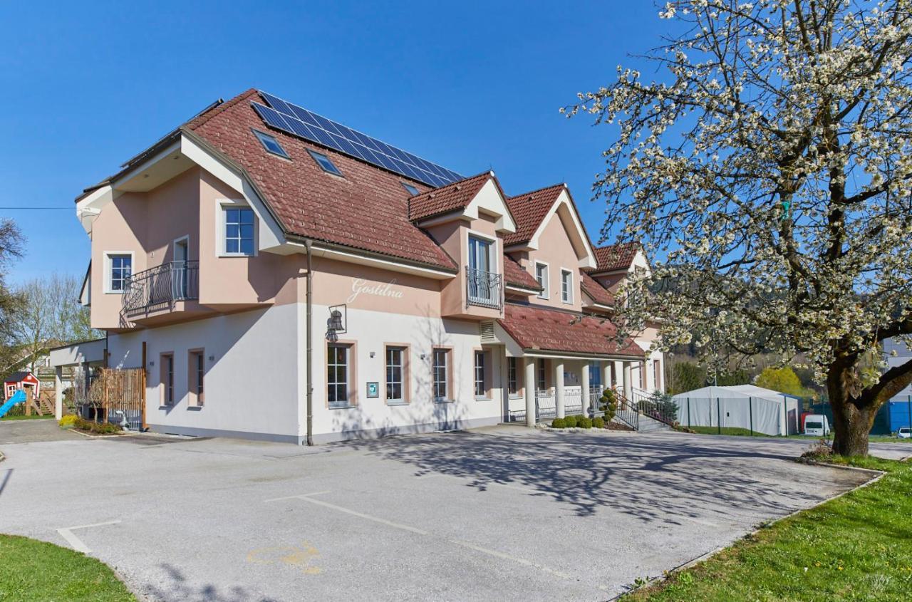 Hostel Delalut Ravne na Koroskem 외부 사진
