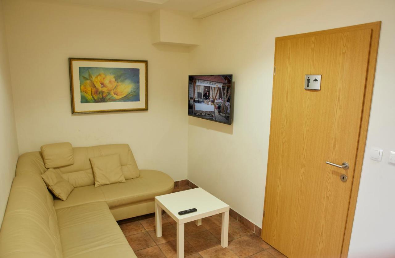 Hostel Delalut Ravne na Koroskem 외부 사진